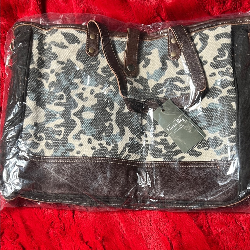 Myra Bag Dark Brown and Tan Tote w a small had bag or makeup bag so it’s a set